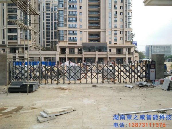 明昇壹城學(xué)校電動伸縮門項目完工現(xiàn)場