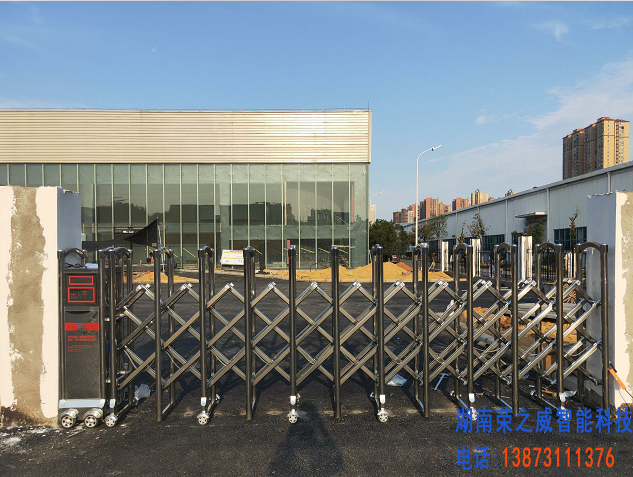 廣汽三菱兩側(cè)門不銹鋼電動伸縮門安裝順利完工