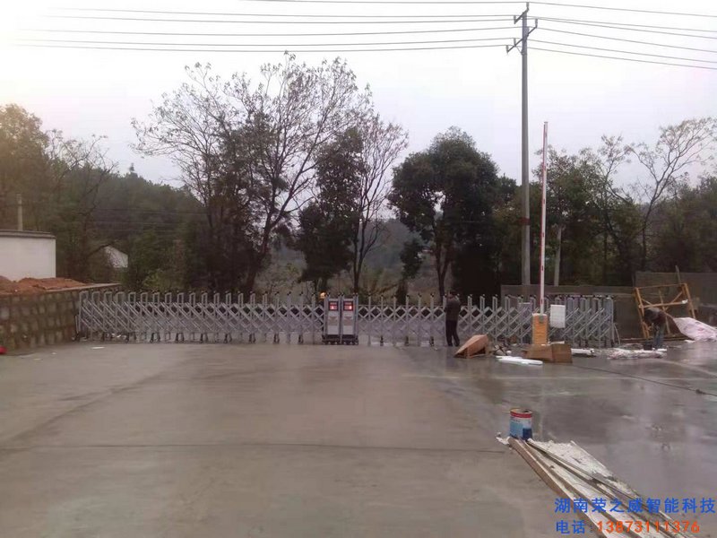 長沙伸縮門,長沙電動(dòng)門,長沙電動(dòng)伸縮門,長沙伸縮門,長沙電動(dòng)伸縮門廠