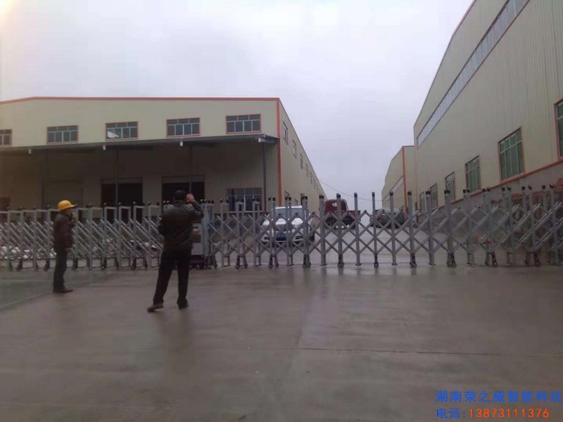 長沙伸縮門,長沙電動(dòng)門,長沙電動(dòng)伸縮門,長沙伸縮門,長沙電動(dòng)伸縮門廠