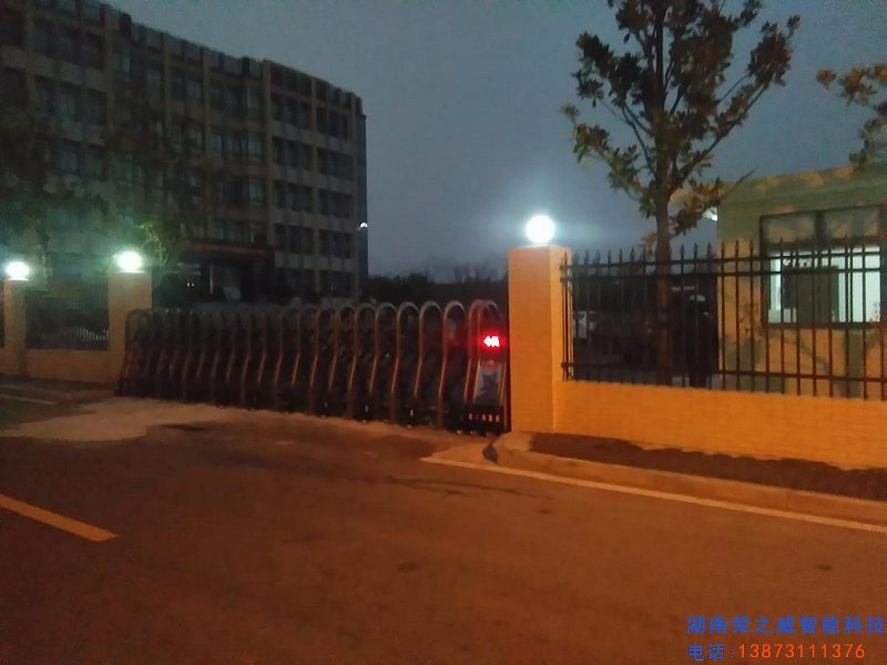 長(zhǎng)沙伸縮門,長(zhǎng)沙電動(dòng)門,長(zhǎng)沙電動(dòng)伸縮門,長(zhǎng)沙伸縮門,長(zhǎng)沙電動(dòng)伸縮門廠