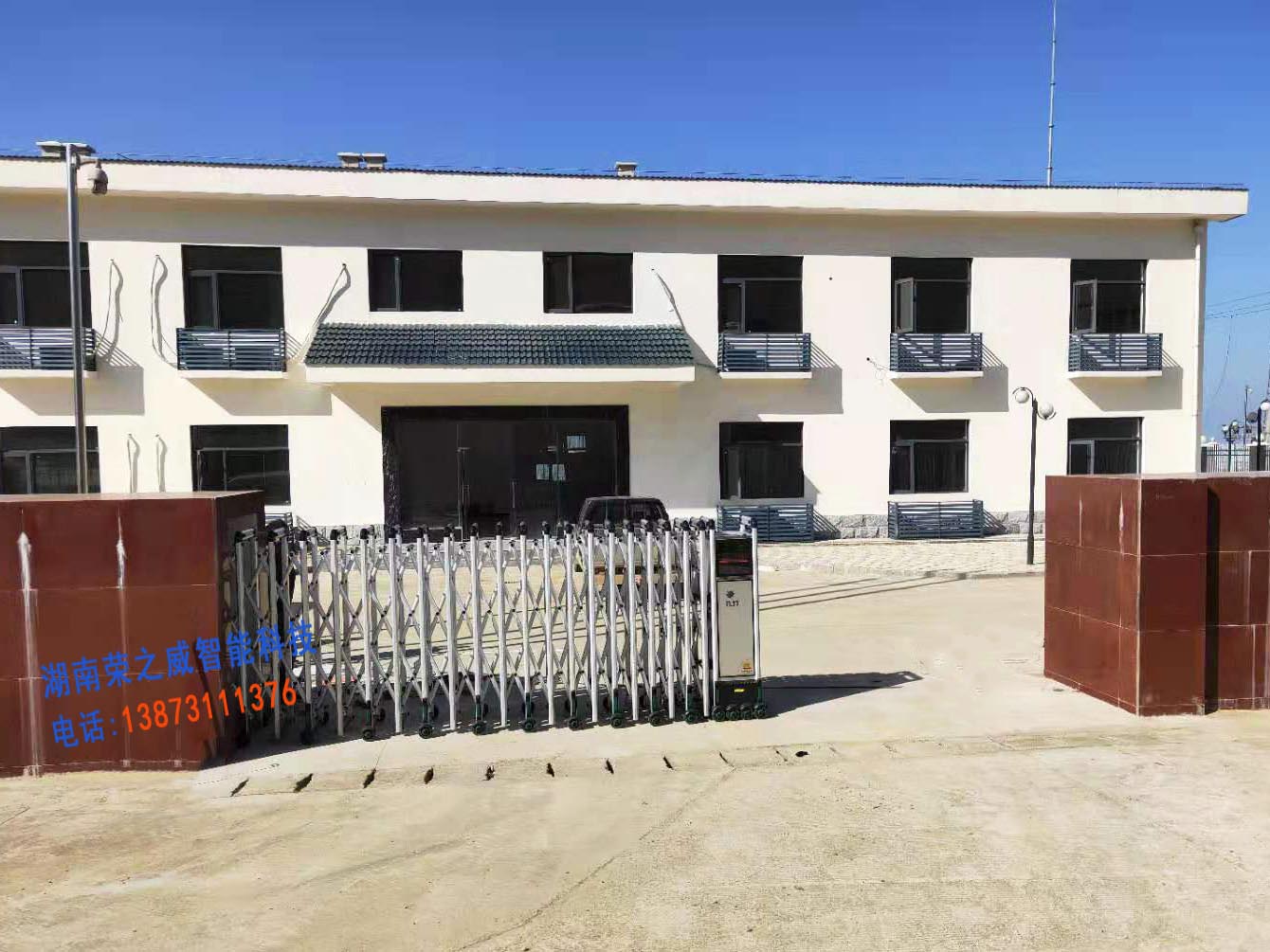 長(zhǎng)沙伸縮門,長(zhǎng)沙電動(dòng)門,長(zhǎng)沙電動(dòng)伸縮門,長(zhǎng)沙伸縮門,長(zhǎng)沙電動(dòng)伸縮門廠