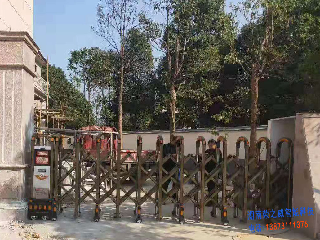 長(zhǎng)沙伸縮門,長(zhǎng)沙電動(dòng)門,長(zhǎng)沙電動(dòng)伸縮門,長(zhǎng)沙伸縮門,長(zhǎng)沙電動(dòng)伸縮門廠