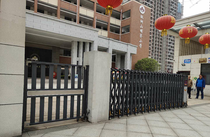 長(zhǎng)沙伸縮門(mén),長(zhǎng)沙電動(dòng)門(mén),長(zhǎng)沙電動(dòng)伸縮門(mén),長(zhǎng)沙伸縮門(mén),長(zhǎng)沙電動(dòng)伸縮門(mén)廠